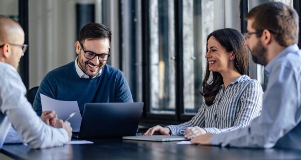 Gerne – hier ist ein umfassender, professionell formulierter **Wikipedia-artiger Beitrag zum Begriff „Gläubiger“** (geeignet für Online-Wiki, Fachportale oder Wissensdatenbanken): --- # **Gläubiger** Ein **Gläubiger** (auch: **Kreditor**) ist eine natürliche oder juristische Person, die von einer anderen Partei – dem **Schuldner** – die **Erfüllung einer fälligen Leistungspflicht** verlangen kann. Diese Leistungspflicht ergibt sich in der Regel aus einem Schuldverhältnis, beispielsweise einem Kauf-, Darlehens- oder Werkvertrag. Gläubiger sind zentrale Akteure in rechtlichen, wirtschaftlichen und finanztechnischen Zusammenhängen – insbesondere im **Zivilrecht, Insolvenzrecht und Unternehmenswesen**. --- ## Begriffliche Einordnung Im juristischen Sinn ist der Gläubiger derjenige, der gegenüber dem Schuldner einen **Anspruch** im Sinne von § 194 Abs. 1 BGB hat. Das bedeutet: Der Gläubiger hat das Recht, vom Schuldner eine bestimmte Leistung zu fordern – z. B. Zahlung, Lieferung, Herausgabe oder Unterlassung. Der Begriff ist **wertneutral**: Ein Gläubiger muss nicht zwangsläufig ein Kreditgeber sein – auch ein Handwerksbetrieb, der auf eine Zahlung wartet, ist Gläubiger. --- ## Entstehung von Gläubigerpositionen Gläubigerpositionen entstehen durch: * **Vertragliche Schuldverhältnisse** (z. B. Kaufvertrag, Mietvertrag, Dienstleistungsvertrag) * **Gesetzliche Ansprüche** (z. B. aus Delikt, ungerechtfertigter Bereicherung, Geschäftsführung ohne Auftrag) * **Darlehensverhältnisse** (z. B. Bankkredit, Gesellschafterdarlehen, Privatkredit) * **Steuerschulden** (Gläubiger ist hier z. B. das Finanzamt) * **Urteile oder Vollstreckungstitel** (gerichtlich festgestellte Forderungen) --- ## Rechte und Pflichten von Gläubigern ### Rechte: * Durchsetzung des Anspruchs (gerichtlich oder außergerichtlich) * Möglichkeit zur Mahnung und Verzugszinsenforderung * Stellung eines **Insolvenzantrags** bei Zahlungsunfähigkeit des Schuldners * Teilnahme am Insolvenzverfahren mit Anmeldung der Forderung * ggf. Zugriff auf Sicherheiten (z. B. Bürgschaft, Eigentumsvorbehalt, Hypothek) ### Pflichten: * Nachweis der Forderung (z. B. durch Rechnung, Vertrag, Lieferschein) * ggf. Mitwirkung bei Verhandlungen oder Vergleichen * Berücksichtigung von Verjährungsfristen * im Insolvenzverfahren: richtige Anmeldung der Forderung nach § 174 InsO --- ## Gläubigerarten Gläubiger können nach verschiedenen Kriterien unterschieden werden: ### Nach Rang oder Sicherheit: | Gläubigerart | Beschreibung | | -------------------------------------- | --------------------------------------------------------------------------------------------------- | | **Absonderungsberechtigter Gläubiger** | Hat ein Sicherungsrecht an einem Vermögensgegenstand des Schuldners (z. B. Bank mit Grundschuld) | | **Insolvenzgläubiger** | Hat eine nicht gesicherte Forderung gegen den Schuldner, die vor Verfahrenseröffnung entstanden ist | | **Nachrangiger Gläubiger** | Z. B. Gesellschafter mit Darlehen, nach § 39 InsO nachrangig | | **Massegläubiger** | Forderung entsteht nach Verfahrenseröffnung durch den Insolvenzverwalter (z. B. Arbeitslohn, Miete) | ### Nach Herkunft oder Beziehung: * **Privatgläubiger** * **Handelsgläubiger (z. B. Lieferanten)** * **Öffentlich-rechtlicher Gläubiger** (Finanzamt, Sozialversicherung) * **Gesellschaftergläubiger** * **Konsumentenkreditgeber / Banken** --- ## Rolle im Insolvenzverfahren Im Insolvenzverfahren spielt der Gläubiger eine zentrale Rolle: * Er kann das **Insolvenzverfahren beantragen**, wenn der Schuldner zahlungsunfähig ist (§ 14 InsO). * Er muss seine Forderung **innerhalb gesetzter Frist zur Insolvenztabelle anmelden** (§ 174 InsO). * Er wird durch den **Gläubigerausschuss** oder die **Gläubigerversammlung** vertreten (§§ 67 ff. InsO). * Er erhält – nach Abschluss der Verwertung – eine **Insolvenzquote** auf seine angemeldete Forderung. * Besicherte Gläubiger erhalten ggf. **vorrangigen Zugriff** auf ihr Sicherungsgut (§§ 49 ff. InsO). --- ## Gläubigerinteressen und Gläubigerschutz Das Zivil- und Insolvenzrecht sieht verschiedene Mechanismen zum Schutz von Gläubigern vor: * **Verbot der Vermögensverschiebung** vor Insolvenz (Anfechtungsrecht nach §§ 129 ff. InsO) * **Haftung von Geschäftsführern** bei Insolvenzverschleppung (§ 15b InsO) * **Sicherung durch vertragliche Klauseln** (Eigentumsvorbehalt, Bürgschaft, Garantien) * **Einsichtnahme in die Insolvenztabelle und Mitwirkung an Gläubigerentscheidungen** --- ## Unterschied zwischen Gläubiger und Schuldner | Merkmal | Gläubiger | Schuldner | | ------------------- | ------------------------- | ----------------------------- | | Rolle | Fordernde Partei | Leistungsverpflichtete Partei | | Anspruch | Hat Anspruch auf Leistung | Muss Leistung erbringen | | Insolvenz | Kann Verfahren anregen | Ist Gegenstand des Verfahrens | | Position im Vertrag | Empfänger der Leistung | Leistungsverpflichteter | --- ## Beispiele aus der Praxis * Ein Bauunternehmen stellt eine Rechnung über 50.000 € – es wird zum Gläubiger gegenüber dem Auftraggeber. * Ein Finanzamt fordert Einkommensteuer – es ist Gläubiger gegenüber dem Steuerpflichtigen. * Eine Bank vergibt einen Unternehmenskredit – sie wird zur Gläubigerin des Unternehmens. * Ein Arbeitnehmer mit rückständigem Gehalt ist Gläubiger gegenüber dem Arbeitgeber. --- ## Siehe auch * Schuldner * Forderungsmanagement * Insolvenzordnung * Gläubigerausschuss * Insolvenzverfahren * Sanierung * Schuldanerkenntnis --- Möchtest du diesen Beitrag zusätzlich: ✅ Als **druckfähiges PDF**, ✅ In ein **CMS-taugliches HTML-Template**, ✅ Oder um weitere verwandte Wiki-Artikel ergänzt sehen? Gläubiger