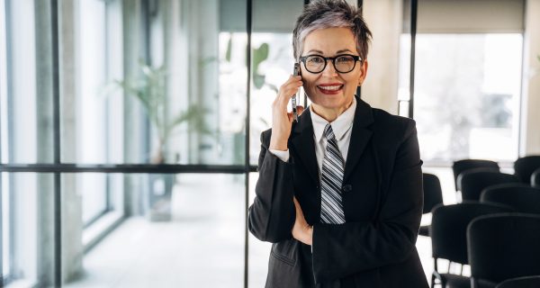 Industrie baut fast doppelt so viele Stellen ab